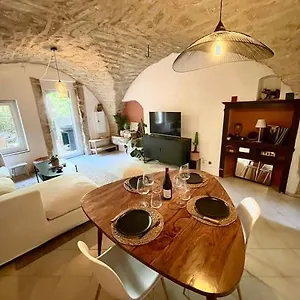 Hébergement de vacances Charmante Maison De Village Au Pied Du Luberon, Cabrieres-d'Aigues