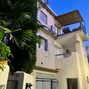 Hébergement de vacances Maison De Village Avec Balcon Rooftop, Maillane